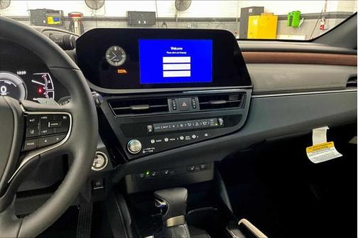 2025 Lexus ES 300h Base