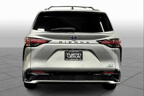 2022 Toyota Sienna XLE 8 Passenger