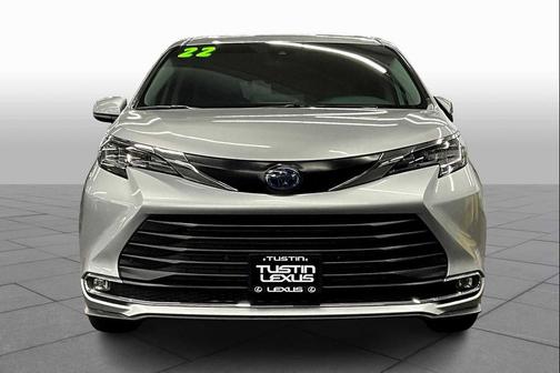 2022 Toyota Sienna XLE 8 Passenger