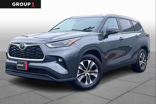 Magnetic Gray Metallic 2023 Toyota Highlander XLE
