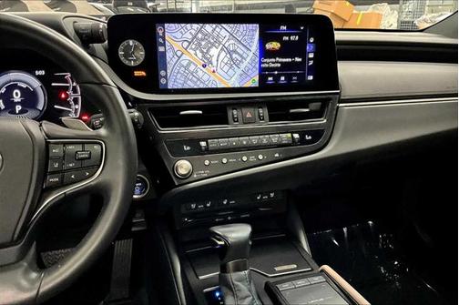 2022 Lexus ES 300h Base