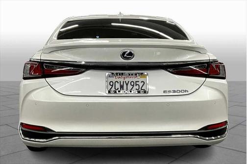 2022 Lexus ES 300h Base