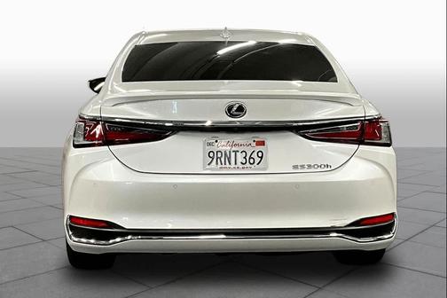 2025 Lexus ES 300h Base