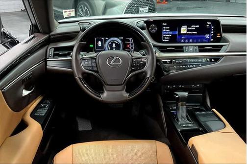 2019 Lexus ES 300h Base