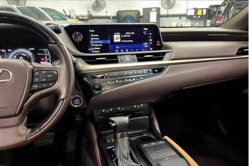 2019 Lexus ES 300h Base