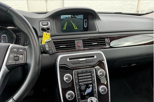 2016 Volvo XC70 T5 Platinum