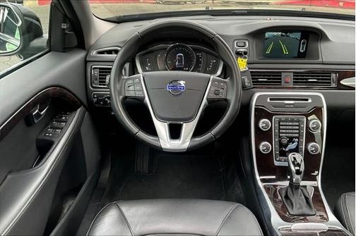 2016 Volvo XC70 T5 Platinum