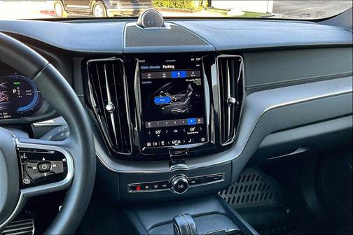 2022 Volvo XC60 Recharge Plug-In Hybrid T8 R-Design