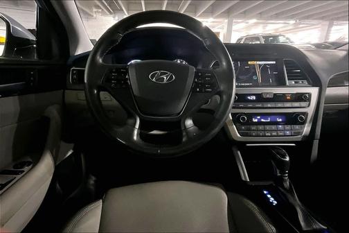 2017 Hyundai SONATA Hybrid Limited