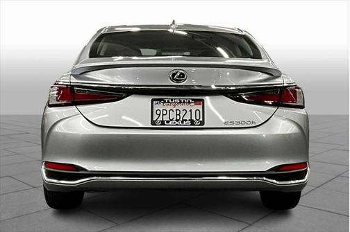 2025 Lexus ES 300h Base
