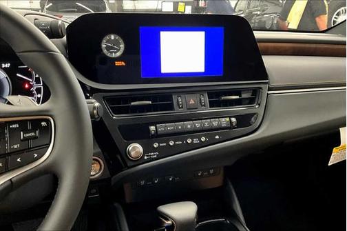 2025 Lexus ES 300h Base