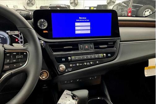 2025 Lexus ES 300h Base