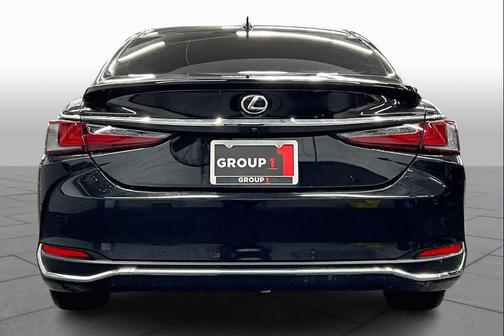 2025 Lexus ES 300h Base