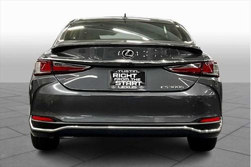 2025 Lexus ES 300h Luxury