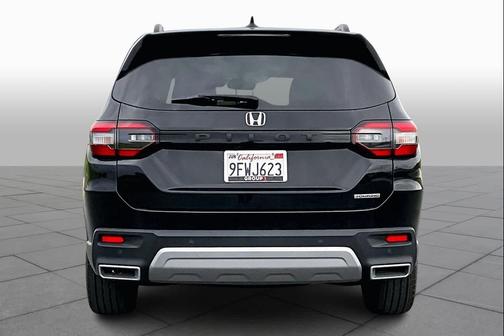 2023 Honda Pilot Touring 8-Passenger