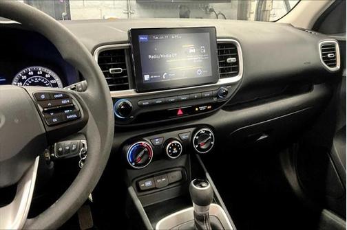 2022 Hyundai VENUE SE