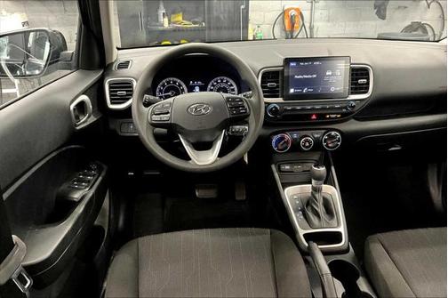 2022 Hyundai VENUE SE