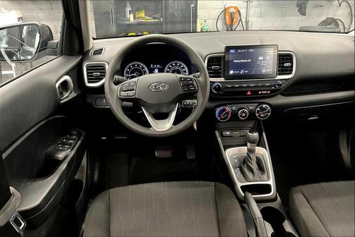 2022 Hyundai VENUE SE