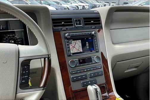 2014 Lincoln Navigator Base