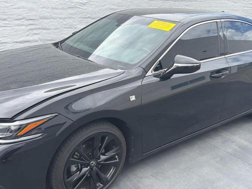 Caviar 2023 Lexus ES 300h F SPORT Handling