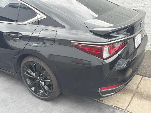 Caviar 2023 Lexus ES 300h F SPORT Handling