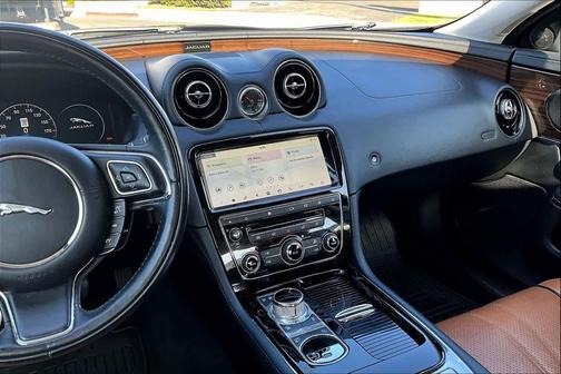 2019 Jaguar XJ R-Sport