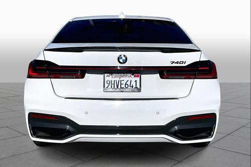 2022 BMW 740 i