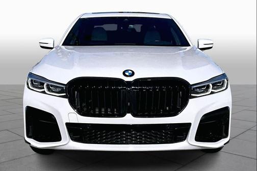 2022 BMW 740 i