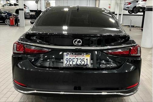 2025 Lexus ES 300h Base