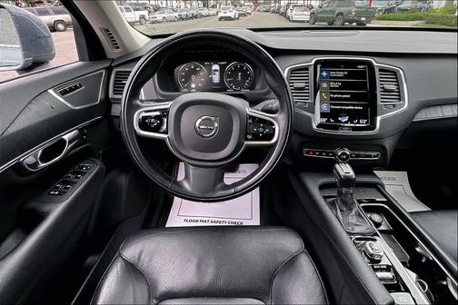 2020 Volvo XC90 T6 Momentum