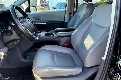 2022 Toyota Sienna XLE 7 Passenger