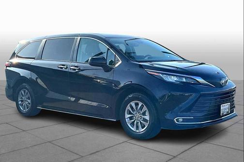 2022 Toyota Sienna XLE 7 Passenger
