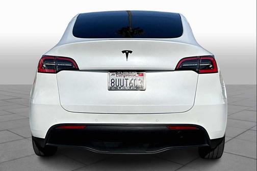 2021 Tesla Model Y Standard Range Rear-Wheel Drive