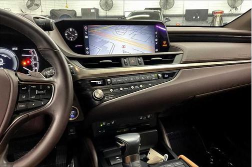 2021 Lexus ES 300h Base