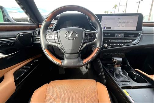 2024 Lexus ES 300h Luxury