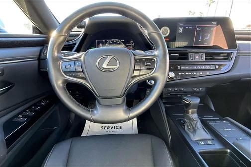 2022 Lexus ES 300h Base