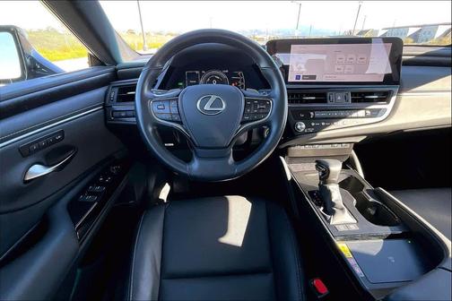 2025 Lexus ES 300h Base