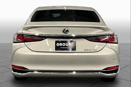 2025 Lexus ES 300h Base