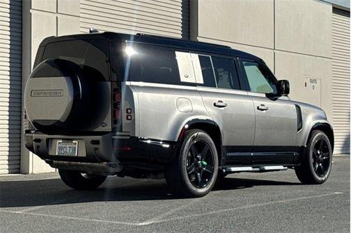 2023 Land Rover Defender 130 X-Dynamic SE