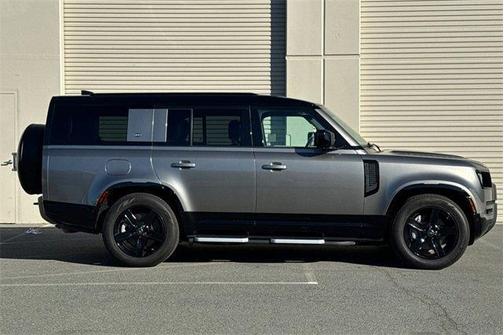 2023 Land Rover Defender 130 X-Dynamic SE