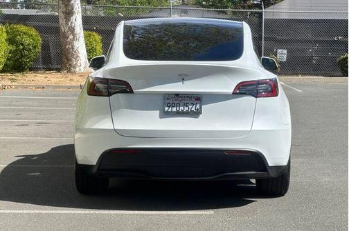 2025 Tesla Model Y Long Range Dual Motor Rear-Wheel Drive