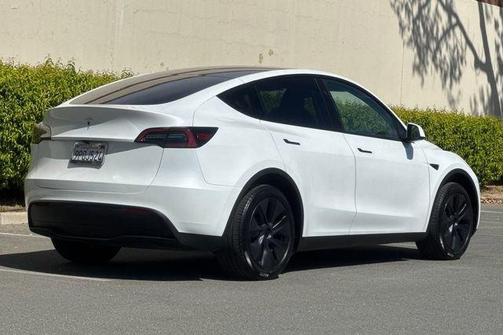 2025 Tesla Model Y Long Range Dual Motor Rear-Wheel Drive