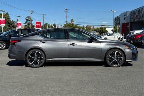 2023 Nissan Altima SR FWD