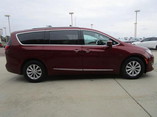 2018 Chrysler Pacifica Touring-L