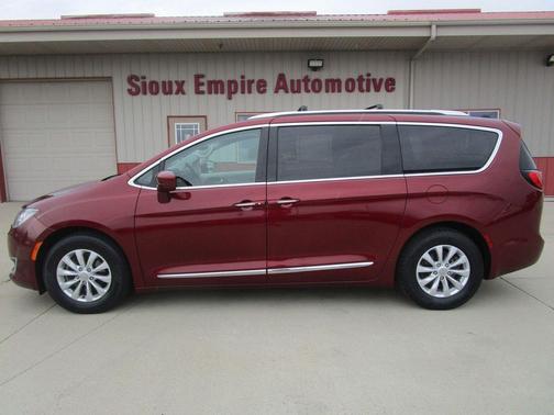2018 Chrysler Pacifica Touring-L