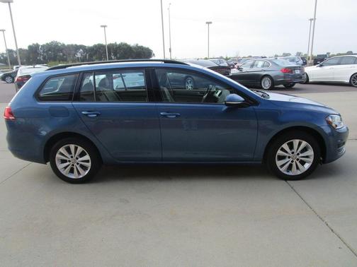 2017 Volkswagen Golf SportWagen TSI S