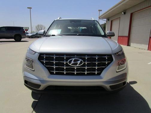 Shimmering Silver 2025 Hyundai VENUE SEL