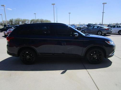 Cosmic Blue Metallic 2018 Mitsubishi Outlander SE
