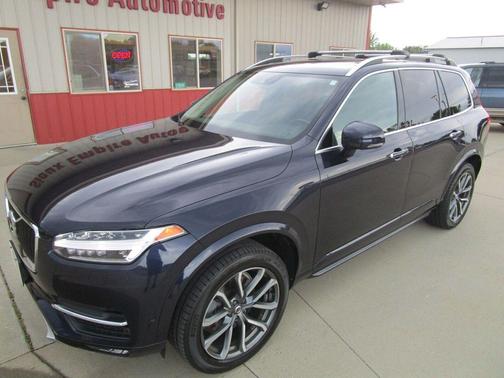 2017 Volvo XC90 T6 Momentum