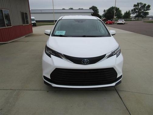 2023 Toyota Sienna LE